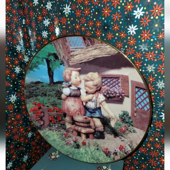 M.J. Hummel Squeaky Clean Danbury Collectible Plate 8'' H2186 Porcelain - Picture 2 of 4